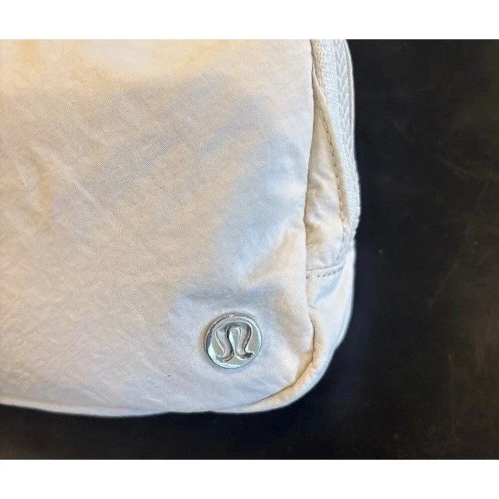 Lululemon Everywhere Belt Bag One Size LU9B8PS WNDM White/cream